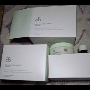 Arbonne Genius Resurfacing Pads in White and Green